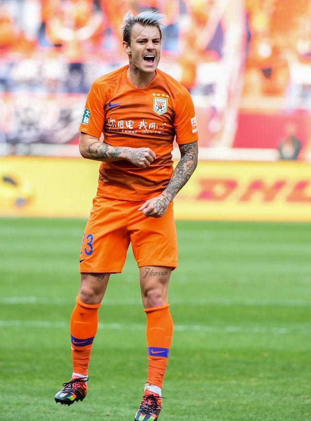 关于今夜体能课后，菲尼克斯太阳防线松动备战亚冠，管理层满意，年轻球员得到机会的信息