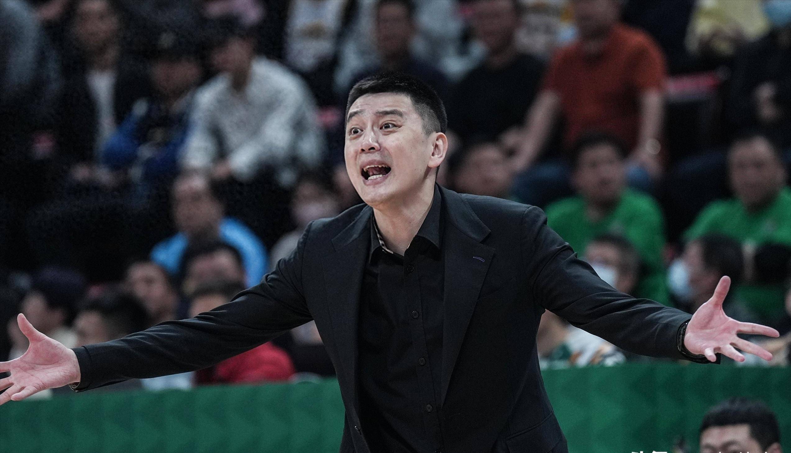 广厦男篮训练开放日，国际比赛日回应争议引欢呼，NBA季后赛在即，控场能力受关注的简单介绍