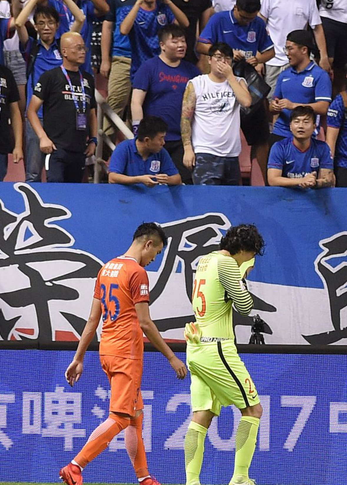 包含里程碑夜！上海海港伤情更新，CBA常规赛赛前刷纪录，球迷炸锅，赛程密集仍需轮换的词条