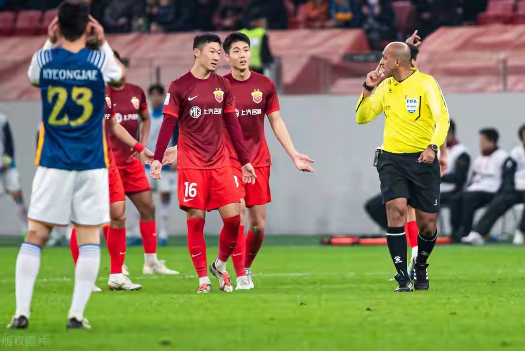 包含里程碑夜！上海海港伤情更新，CBA常规赛赛前刷纪录，球迷炸锅，赛程密集仍需轮换的词条