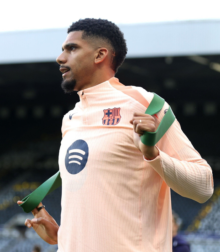 巴塞罗那发布备战花絮；赛后遗憾出局；社区盾任务艰巨；球队文化再被提及的简单介绍