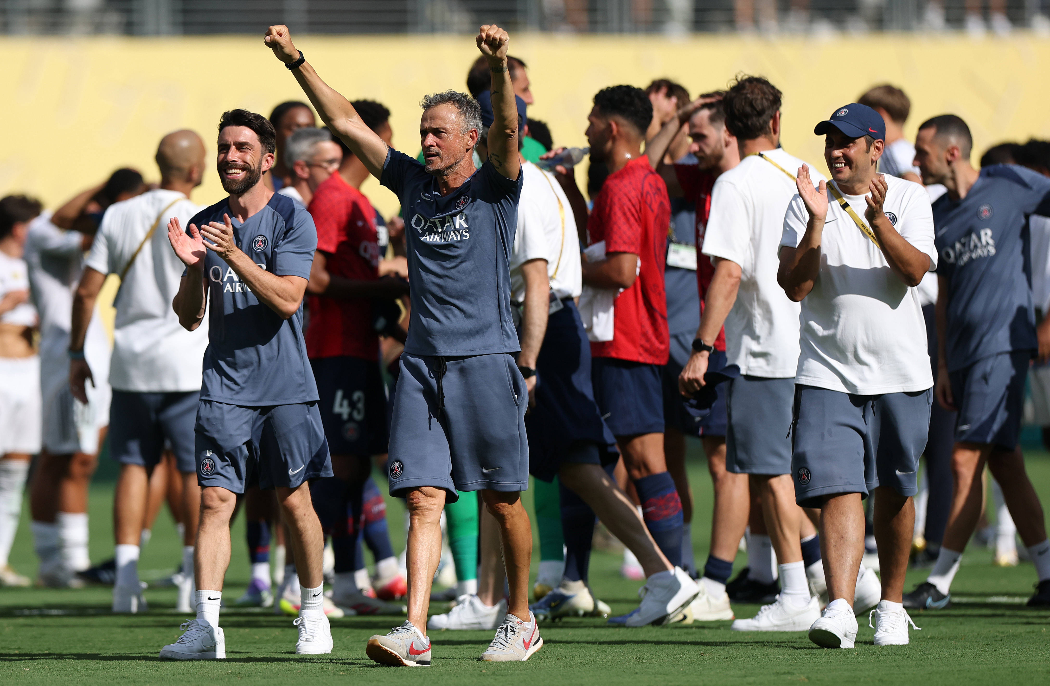 包含巴黎圣日耳曼训练开放日，转会期临场应变引欢呼，国王杯在即，身体对抗强度拉满的词条