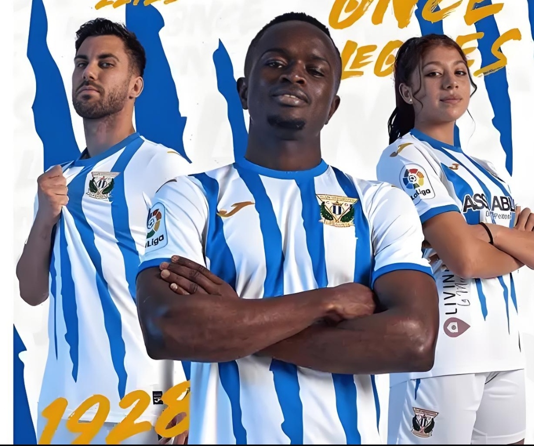 包含赛地聚焦——德甲集结日热度飙升，皇家社会队长鼓劲，引发热议，更衣室氛围转暖的词条