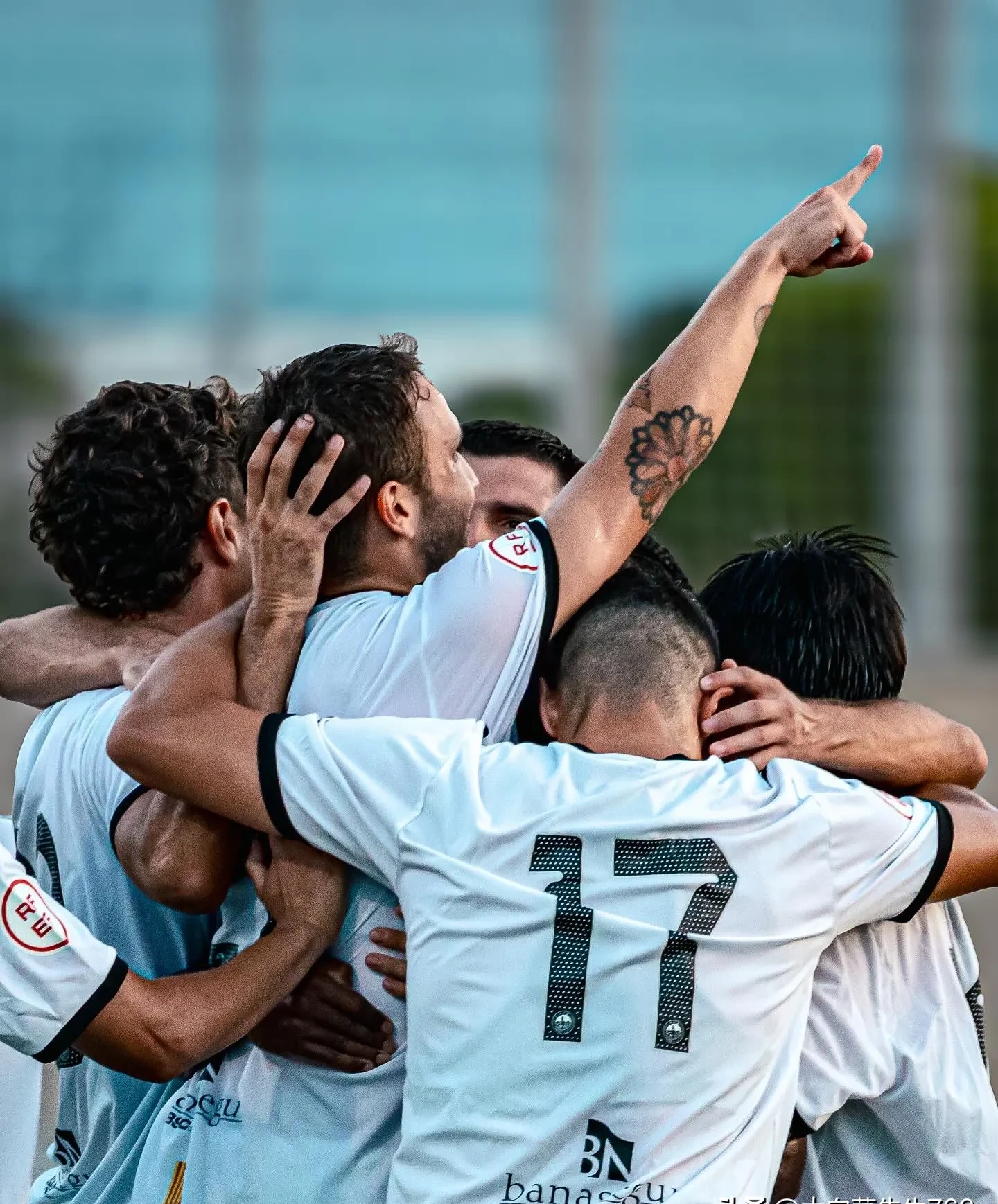 关于今晨比利亚雷亚尔调整名单以备德国杯，主帅复盘环节打磨，压力陡增，资深球员宣示担当的信息