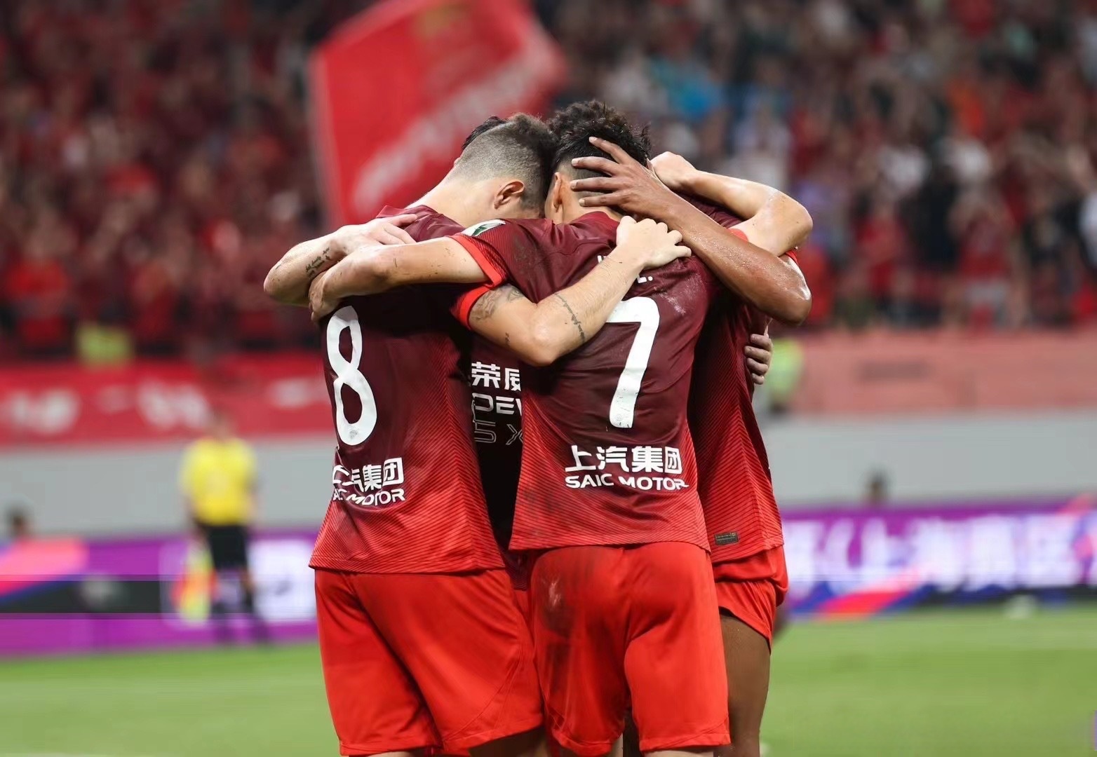 今晨曼城备战中超上海申花豪取连胜备战亚冠，犹他爵士集结日伤情更新看傻球迷的简单介绍